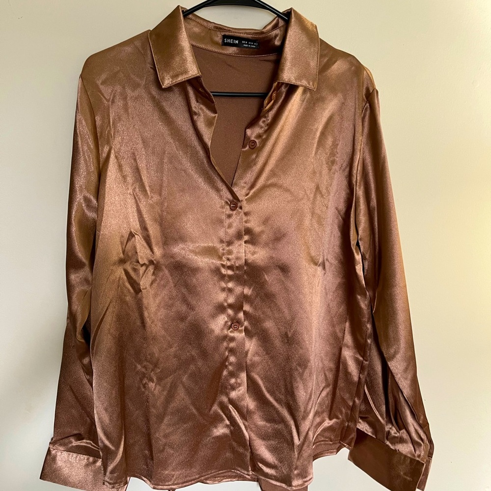 Size Medium Bronze-colored Button down blouse
